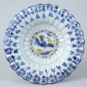 錫釉色絵人物図輪花鉢